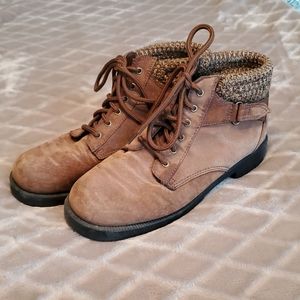 Vintage original outback boots. Size 9.